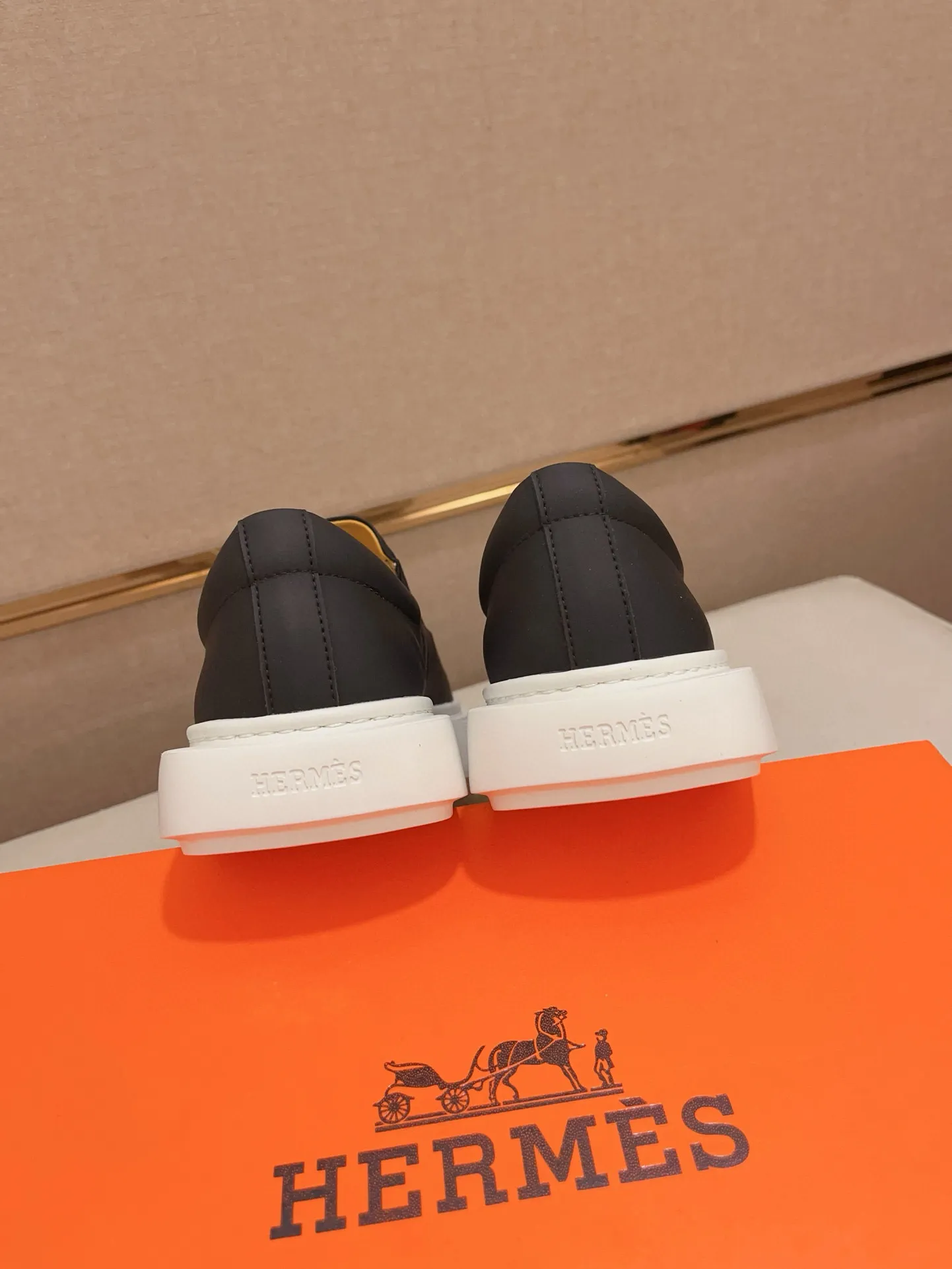 Men's clothing and shoes💰: 442💰《HERMES》【Classic original single version】Hermès; top 🔝purchase agent🔍🔍men's latest 🇺🇸 counter sales simultaneously, imported from Italy original ▲▲cowhide ▲▲ (high-end, nobility, class) ) Exquisite workmanship (Italian 🇮🇹 imported water-dyed 🐂 cowhide lining) sole: original sole provided by the original factory, ⚠️exclusive double-layer activity·TPR·rubber·combined molded outsole; super comfortable·wear-resistant·non-slip·environmental protection The real thing is more beautiful if you take the real thing (high quality, follow the order). You can enter and exit the counter at will * Number of yards: 38-44 (45 can be customized and cannot be returned or exchanged)